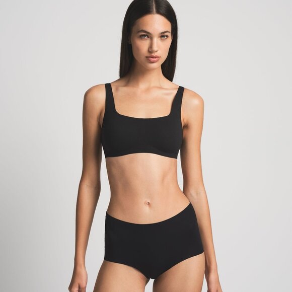 Skims Naked Scoop Bra